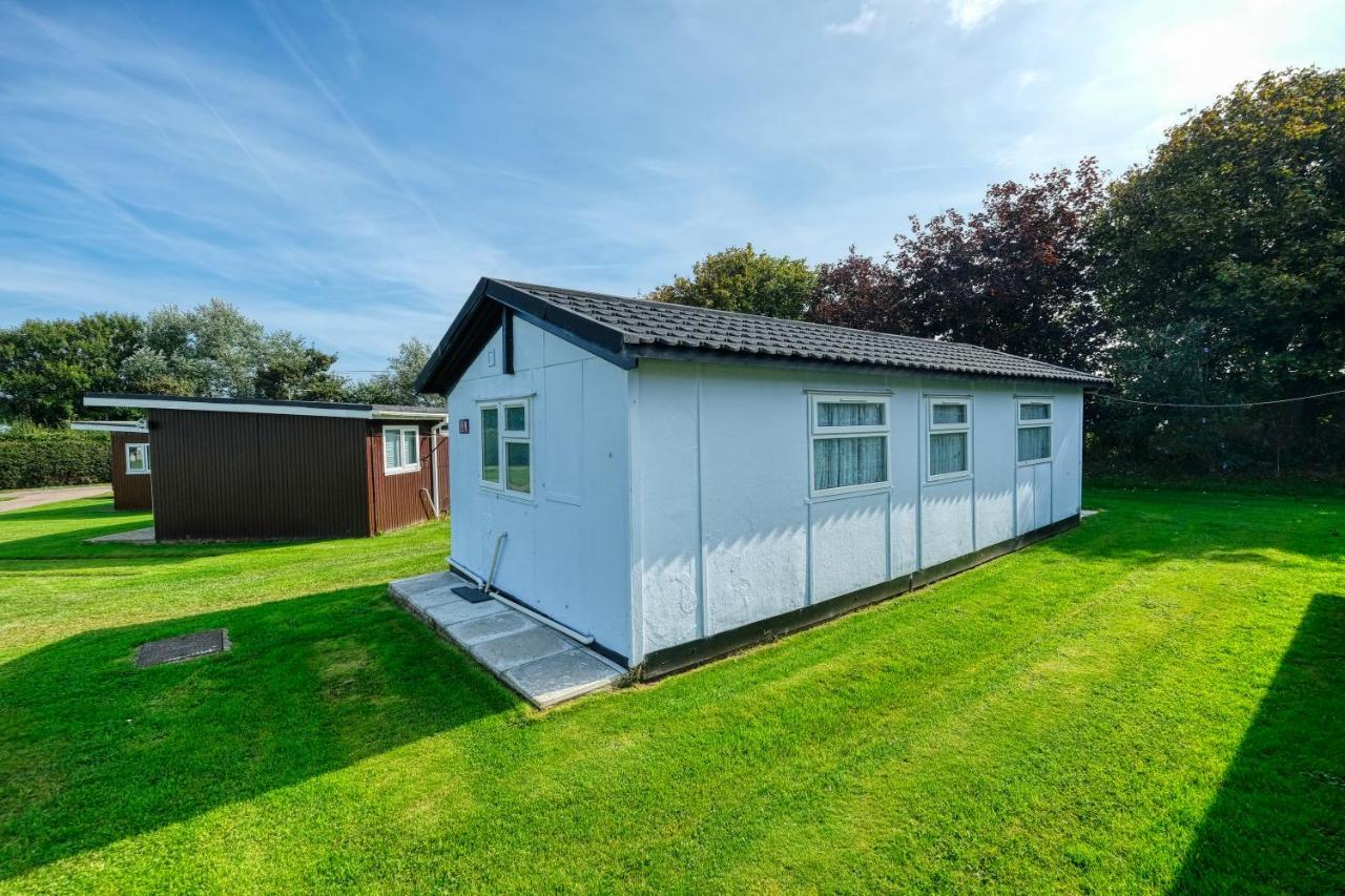 Two Hoots Chalet Mundesley Exterior photo
