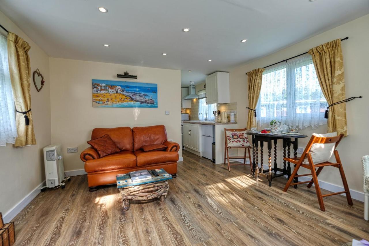 Two Hoots Chalet Mundesley Exterior photo