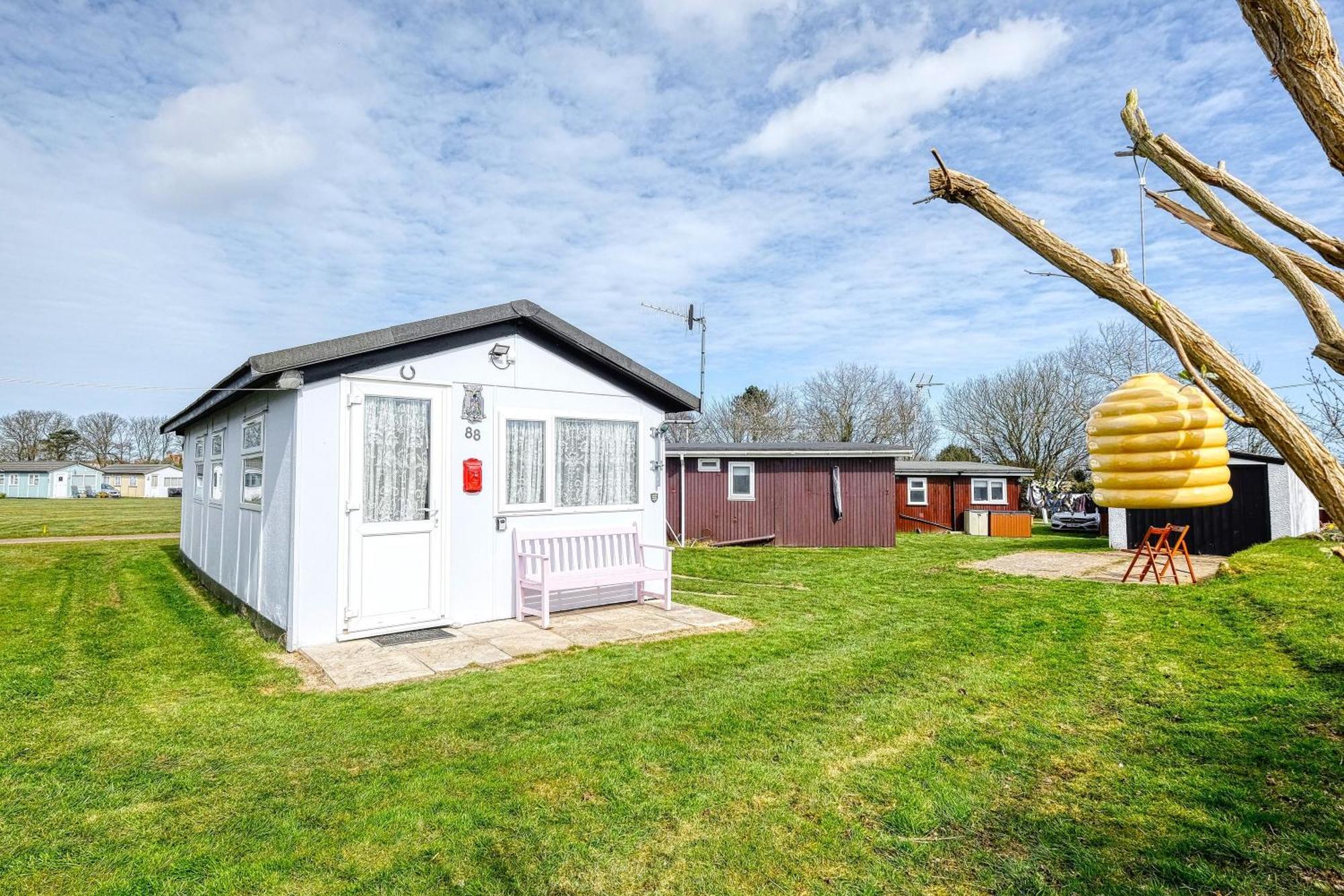 Two Hoots Chalet Mundesley Exterior photo