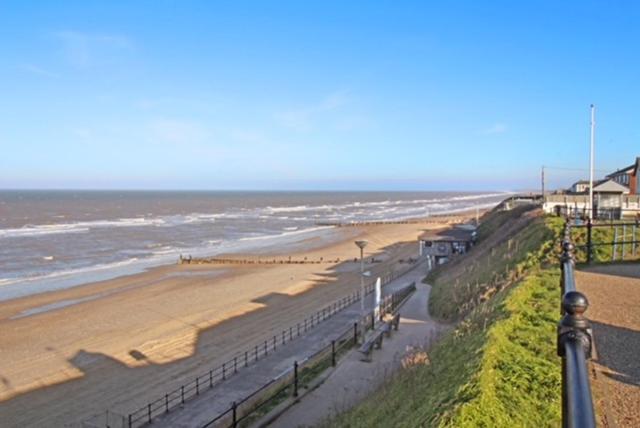 Two Hoots Chalet Mundesley Exterior photo