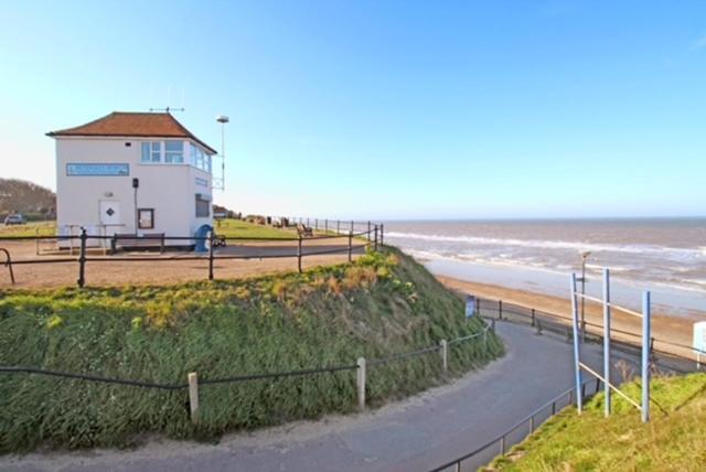 Two Hoots Chalet Mundesley Exterior photo