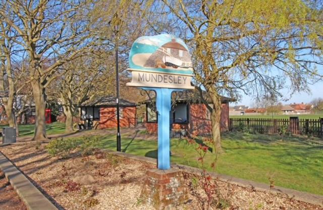 Two Hoots Chalet Mundesley Exterior photo